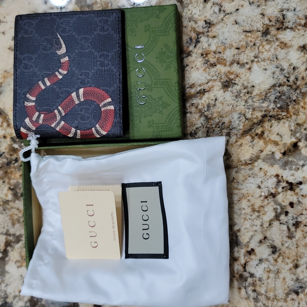 Men Gucci wallet